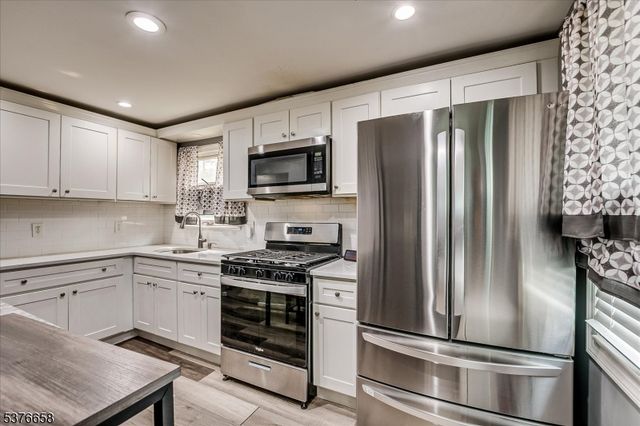 386 Douglas Rd, Roselle Boro, NJ 07203