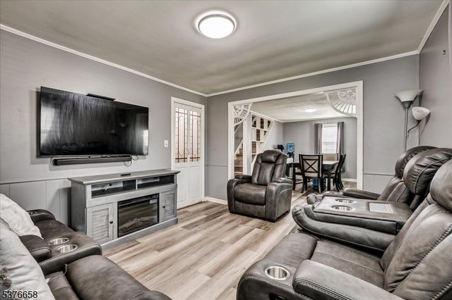 386 Douglas Rd, Roselle Boro, NJ 07203