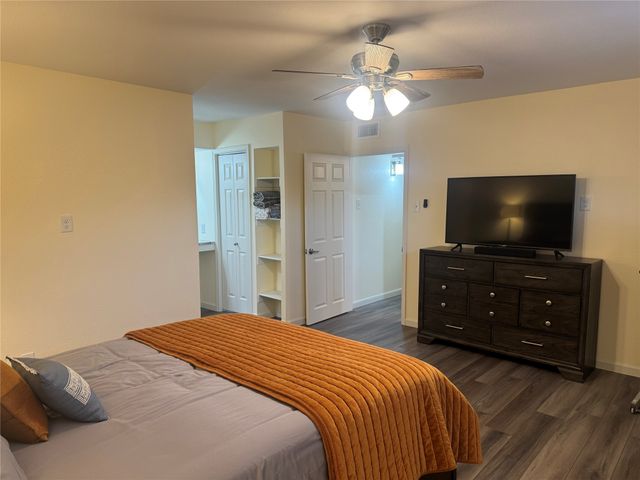 7832 Royal Lane 102, Dallas, TX 75230