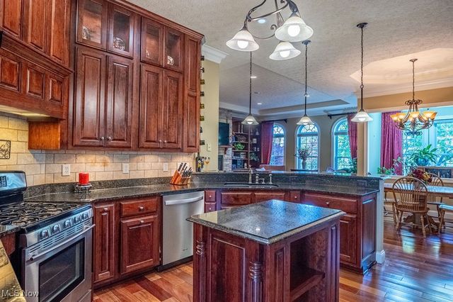 114 Shadowood Lane, Davisville, WV 26142