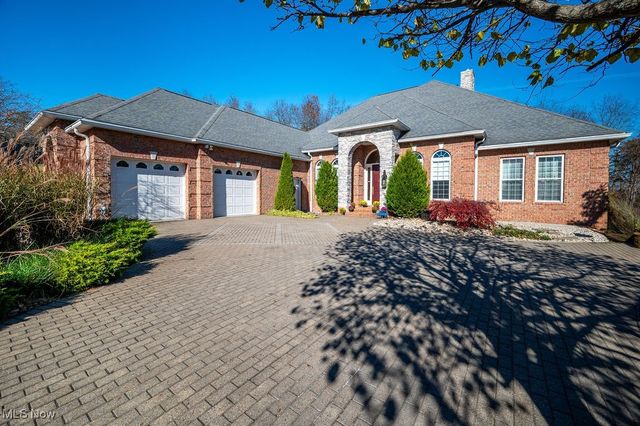 114 Shadowood Lane, Davisville, WV 26142