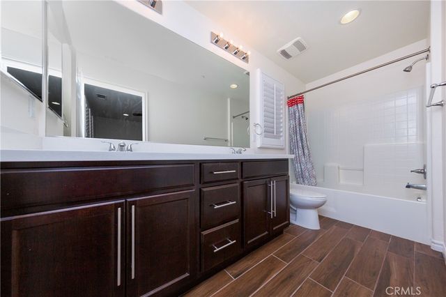 14705 Sherman Way, Van Nuys, CA 91405