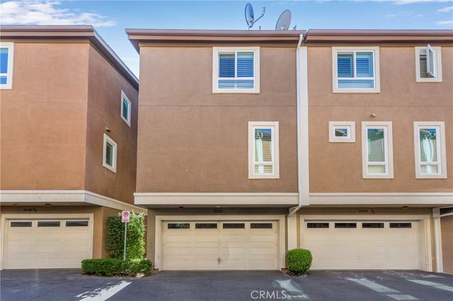 14705 Sherman Way, Van Nuys, CA 91405