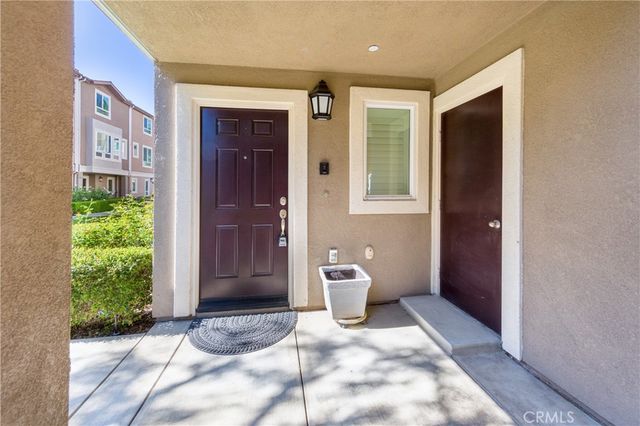 14705 Sherman Way, Van Nuys, CA 91405