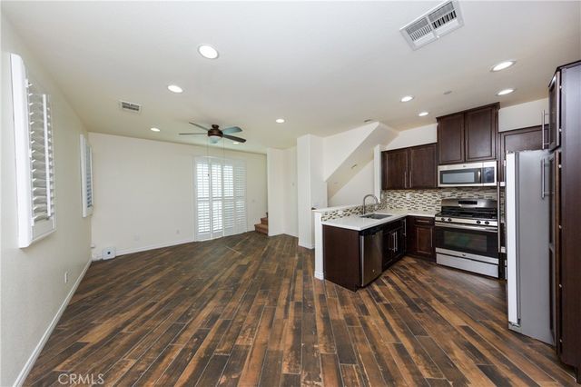 14705 Sherman Way, Van Nuys, CA 91405