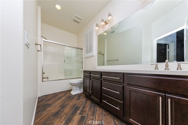 14705 Sherman Way, Van Nuys, CA 91405