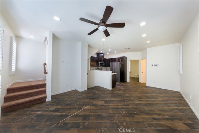 14705 Sherman Way, Van Nuys, CA 91405