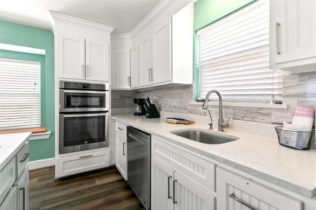 319 Pompano Lane, Surfside Beach, TX 77541