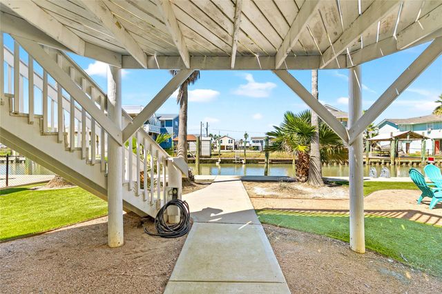319 Pompano Lane, Surfside Beach, TX 77541
