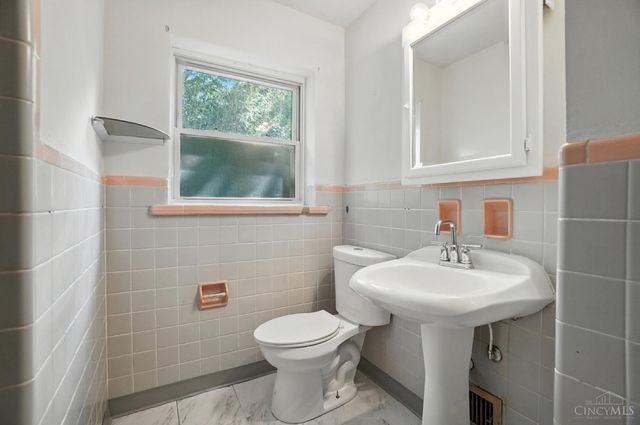 1224 Westminster Drive, Cincinnati, OH 45229