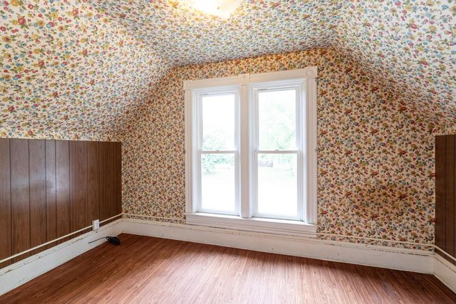 1608 West AVENUE S, La Crosse, WI 54601