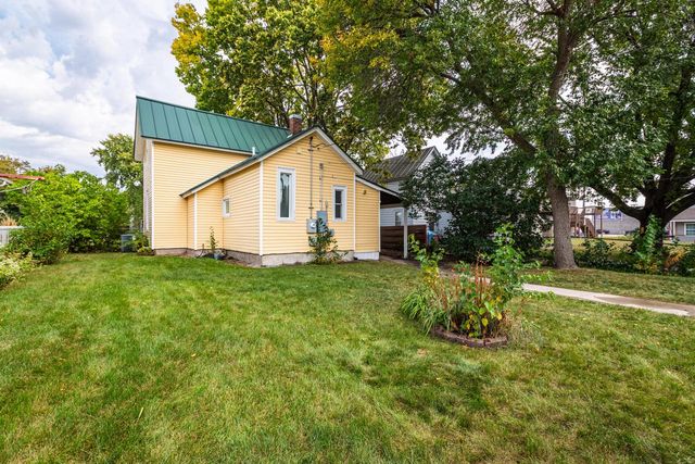 1608 West AVENUE S, La Crosse, WI 54601