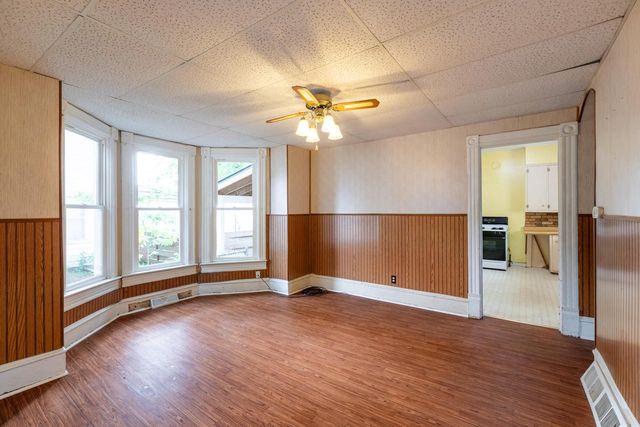 1608 West AVENUE S, La Crosse, WI 54601