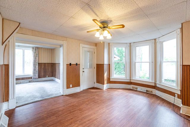 1608 West AVENUE S, La Crosse, WI 54601