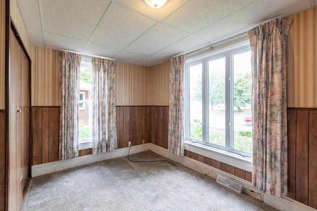 1608 West AVENUE S, La Crosse, WI 54601