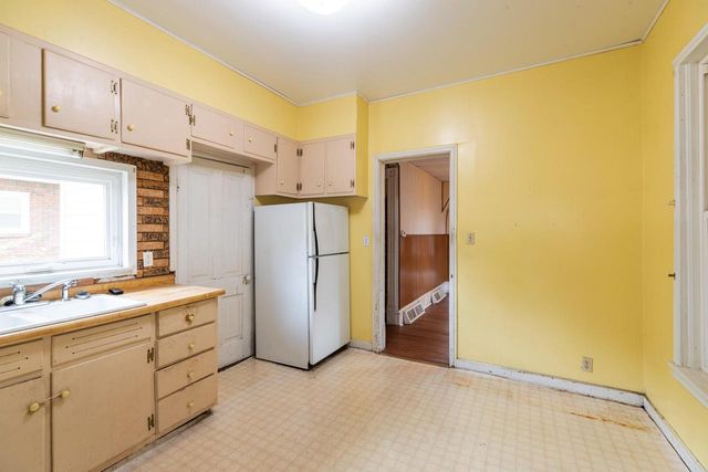 1608 West AVENUE S, La Crosse, WI 54601