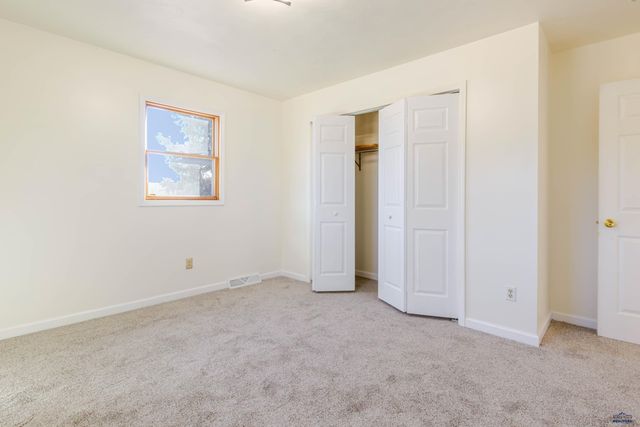 4703 WINDSOR DR, Rapid City, SD 57702