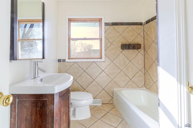 4703 WINDSOR DR, Rapid City, SD 57702