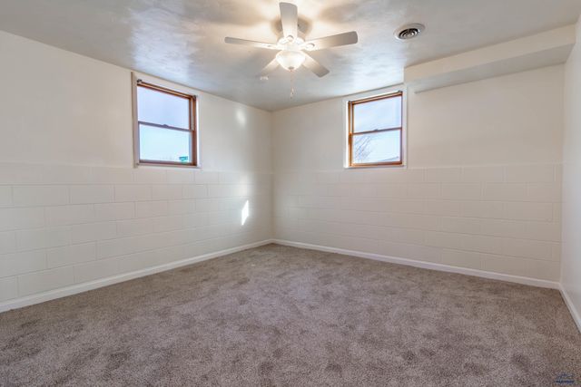 4703 WINDSOR DR, Rapid City, SD 57702