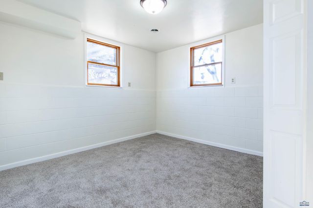 4703 WINDSOR DR, Rapid City, SD 57702