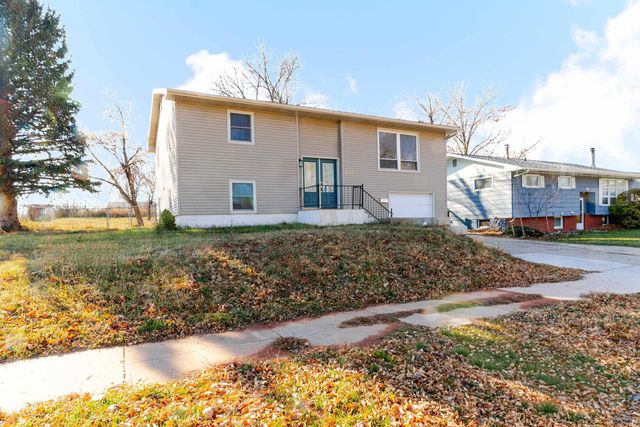 4703 WINDSOR DR, Rapid City, SD 57702
