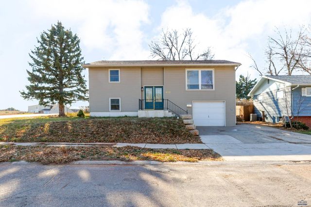 4703 WINDSOR DR, Rapid City, SD 57702