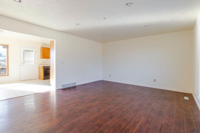 4703 WINDSOR DR, Rapid City, SD 57702