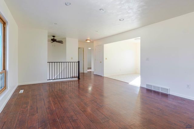 4703 WINDSOR DR, Rapid City, SD 57702