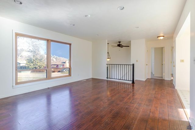 4703 WINDSOR DR, Rapid City, SD 57702