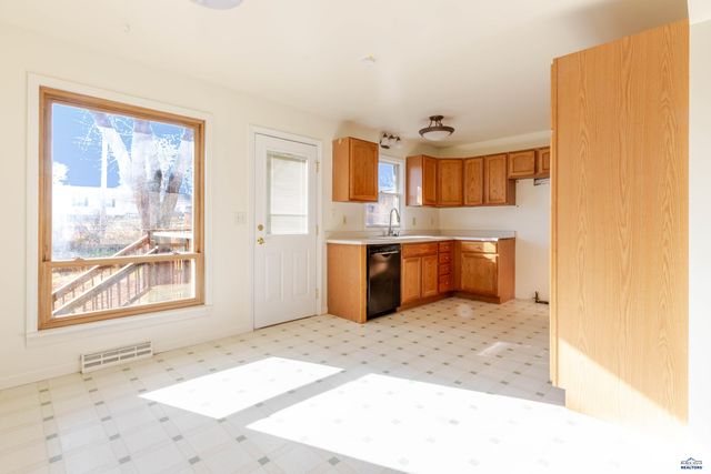 4703 WINDSOR DR, Rapid City, SD 57702