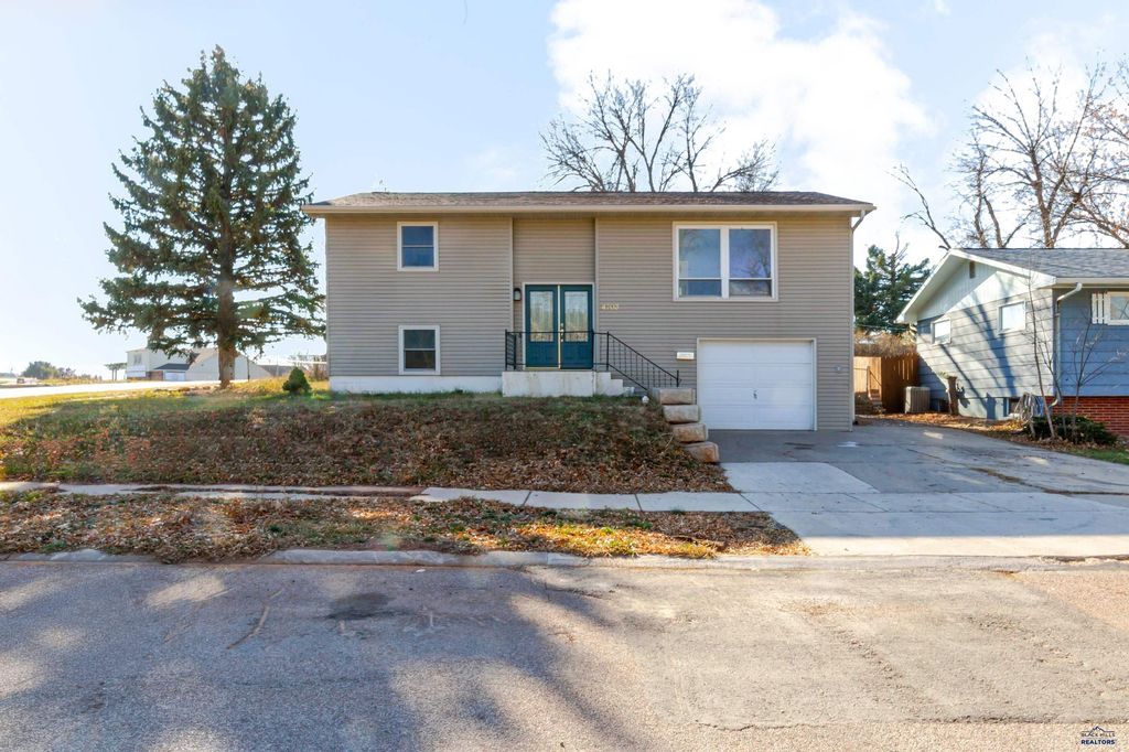 4703 WINDSOR DR, Rapid City, SD 57702