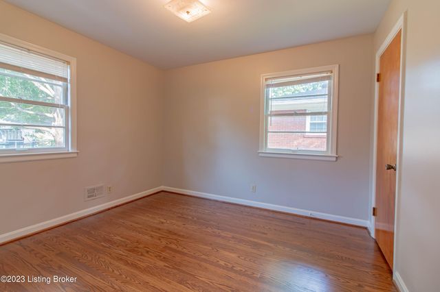 3311 Dogwood Dr, Louisville, KY 40220