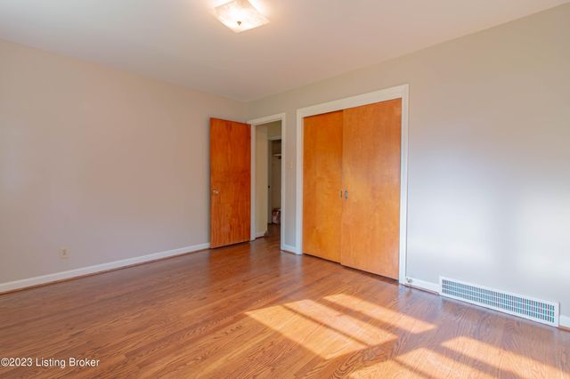 3311 Dogwood Dr, Louisville, KY 40220