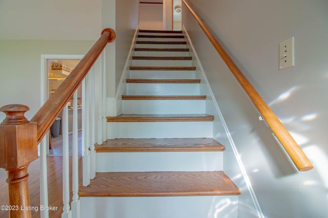 3311 Dogwood Dr, Louisville, KY 40220