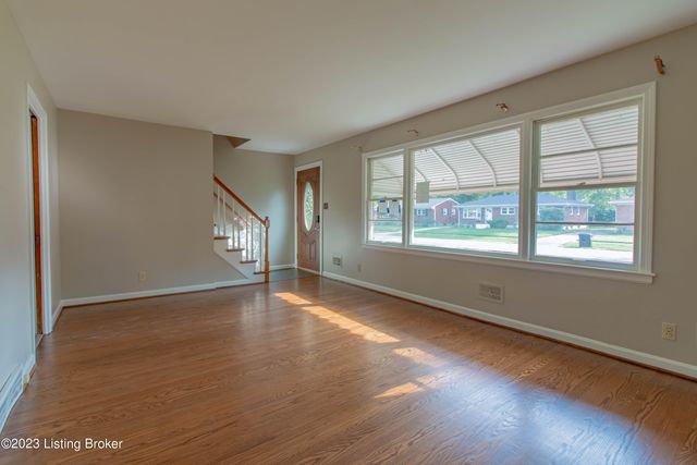 3311 Dogwood Dr, Louisville, KY 40220