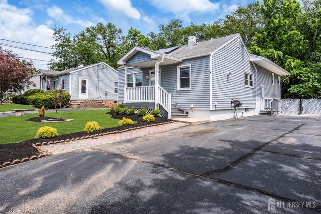 23 Old Forge Road, Helmetta, NJ 08828