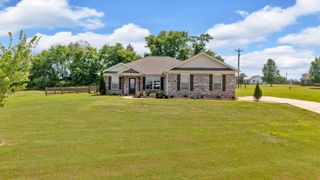 3 Dewitt Dr, Fayetteville, TN 37334