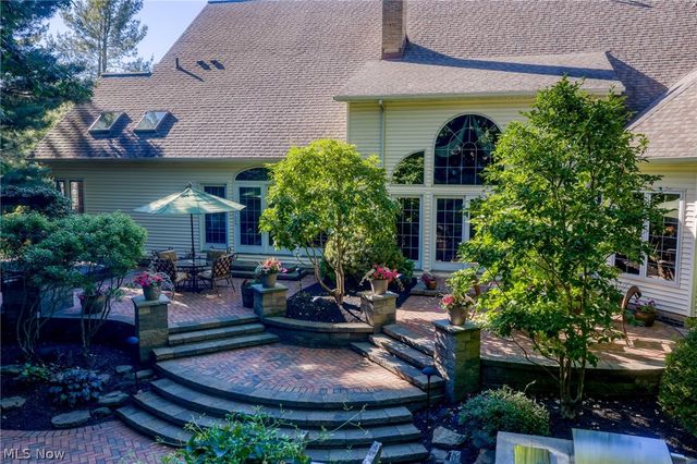 5808 Pinehurst Court, Highland Heights, OH 44143