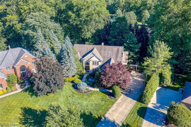 5808 Pinehurst Court, Highland Heights, OH 44143