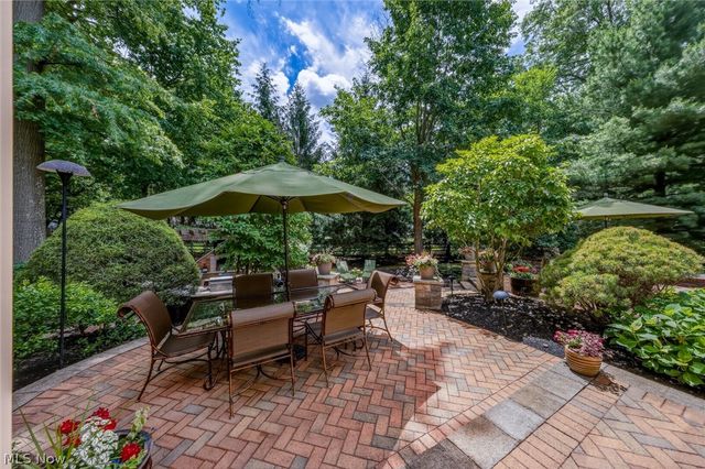 5808 Pinehurst Court, Highland Heights, OH 44143