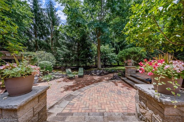 5808 Pinehurst Court, Highland Heights, OH 44143