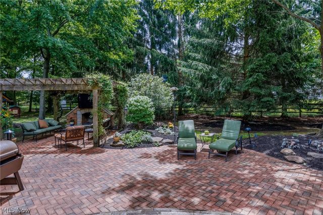 5808 Pinehurst Court, Highland Heights, OH 44143