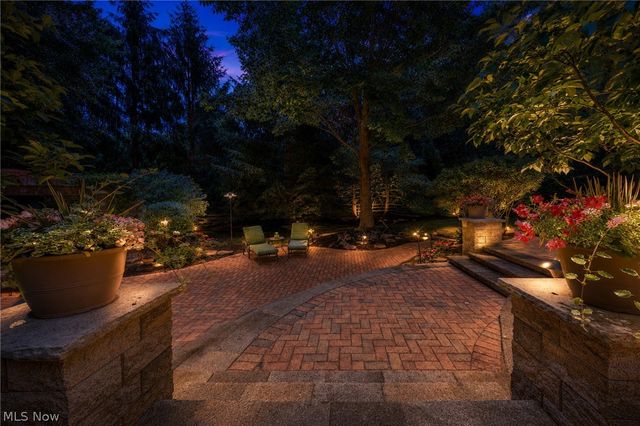 5808 Pinehurst Court, Highland Heights, OH 44143