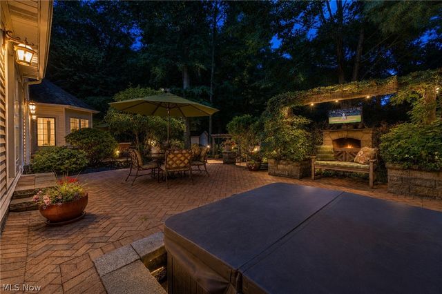 5808 Pinehurst Court, Highland Heights, OH 44143