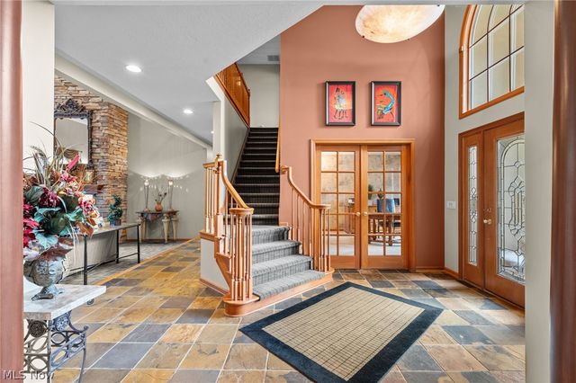 5808 Pinehurst Court, Highland Heights, OH 44143
