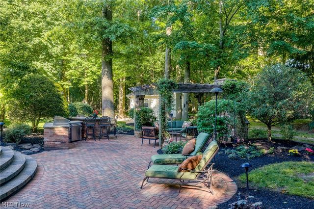 5808 Pinehurst Court, Highland Heights, OH 44143