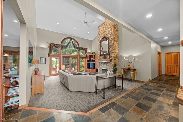 5808 Pinehurst Court, Highland Heights, OH 44143
