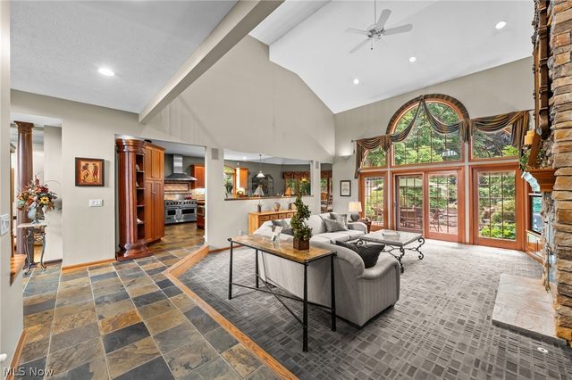 5808 Pinehurst Court, Highland Heights, OH 44143