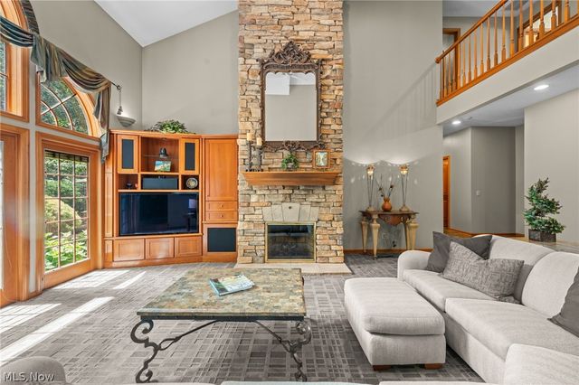 5808 Pinehurst Court, Highland Heights, OH 44143