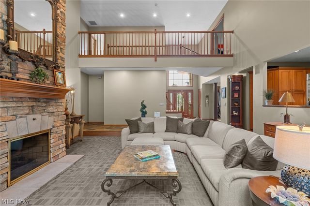 5808 Pinehurst Court, Highland Heights, OH 44143